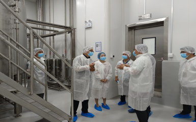 戰高溫 斗酷暑 守護舌尖安全——登記注冊局深入食品生產企業開展現場核查與技術指導